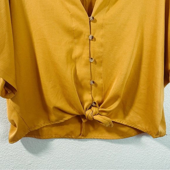 Style Envy tie front blouse mustard- yellow -gold color size L - Picture 4 of 8